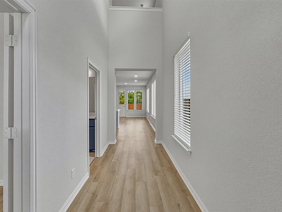 5th image of 1233 Frio Dr