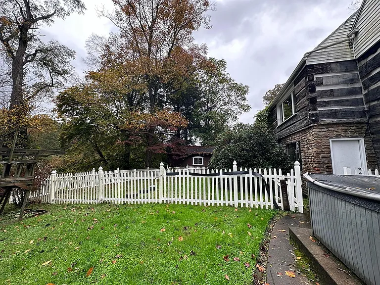 385 Riverside Dr — Photo 5