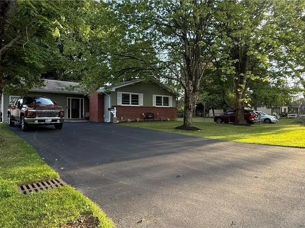 13379 Mercer Dr, Alden, NY 14004