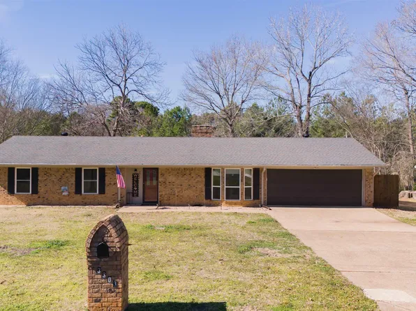 3303 Boettcher Dr, Kilgore, TX 75662