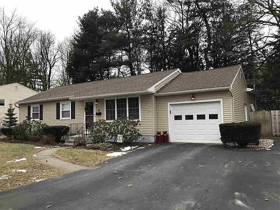 2nd image of 27 Elizabeth Ln