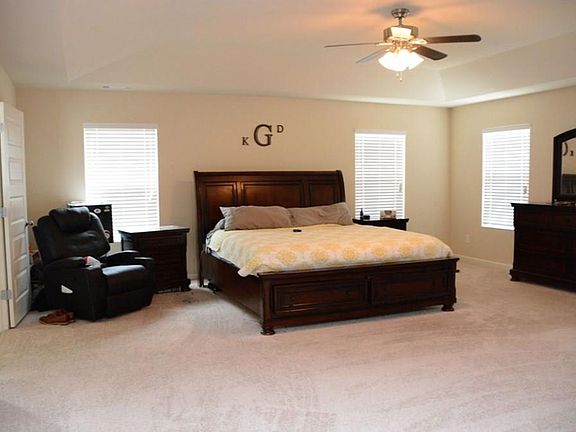3rd image of 220 Fioli Cir