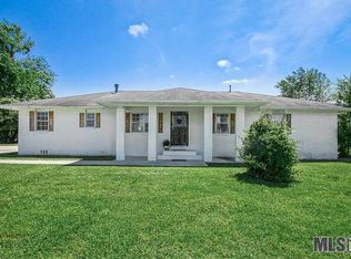 1214 S Arceneaux Ave, Gonzales, LA 70737