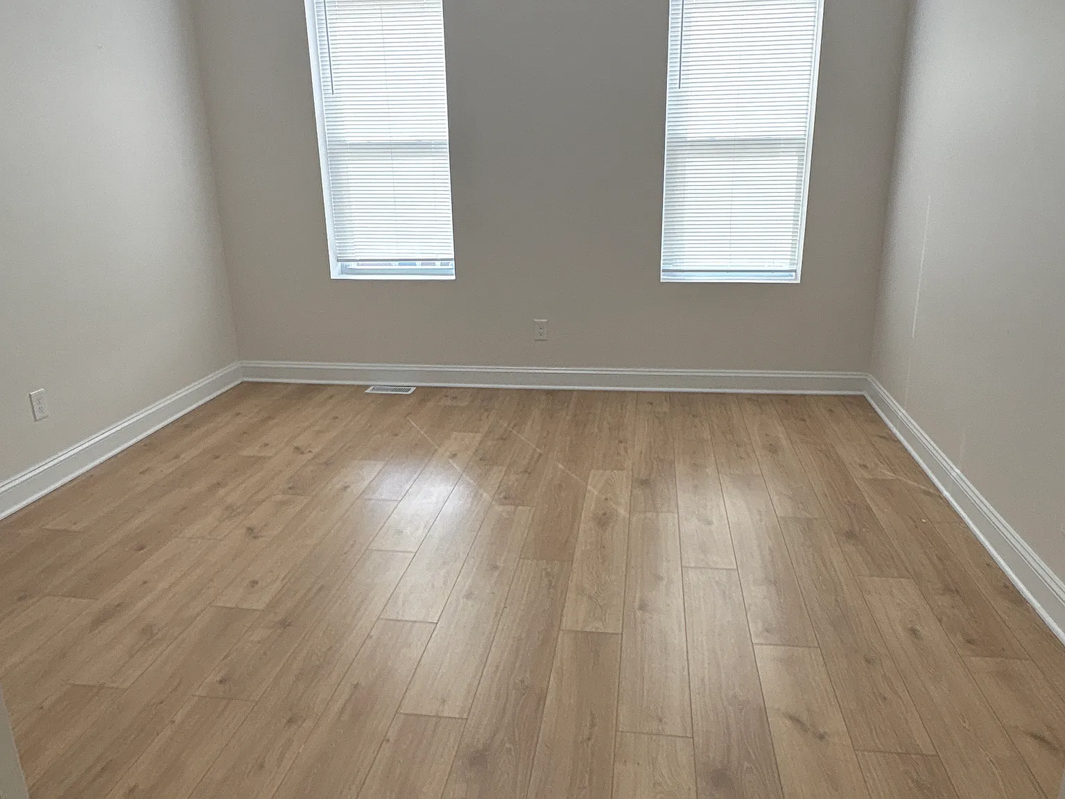 4 bed, 2.5 bath, 2000 sqft, $3,000 — Photo 3