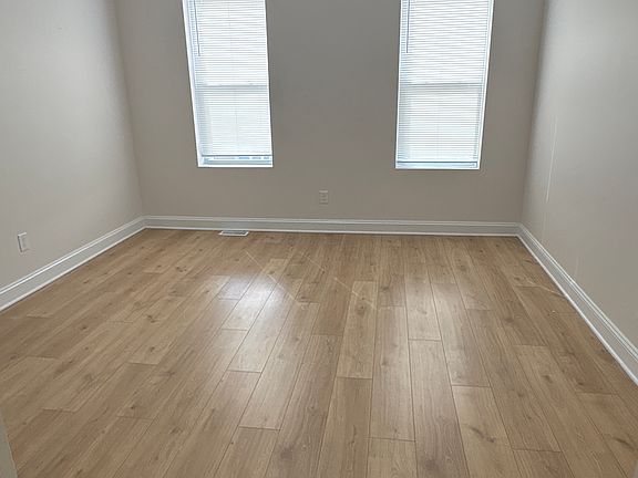 4th image of 209 S Chapel St