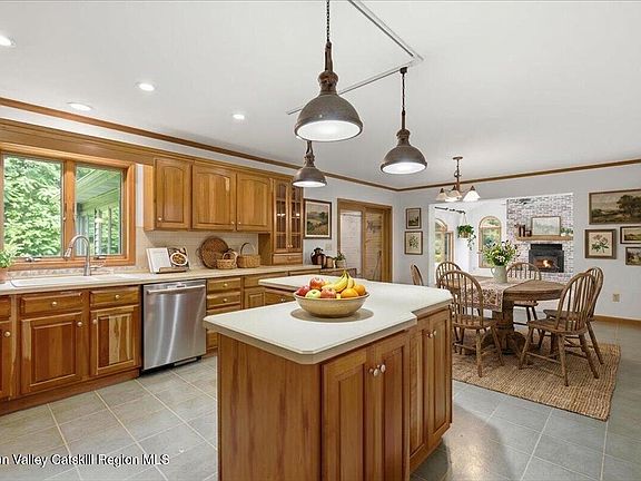 4th image of 182 Red Rock Road