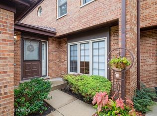 1582 N Windsor Dr, Arlington Heights, IL 60004