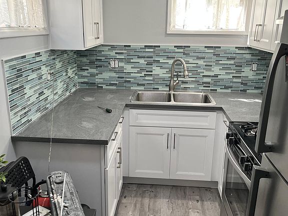 4th image of 26 Corona Ave #26