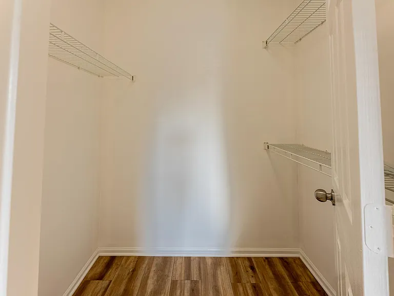 Walk-in closet 1