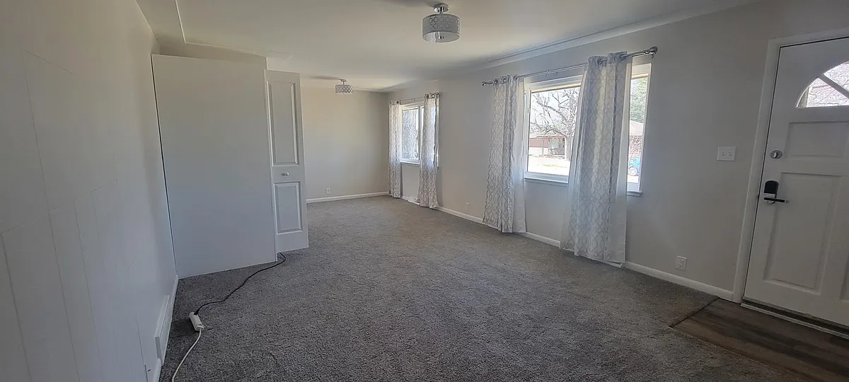 New carpet, tons of light to brighten up your day - 5710 S Hickory Way
