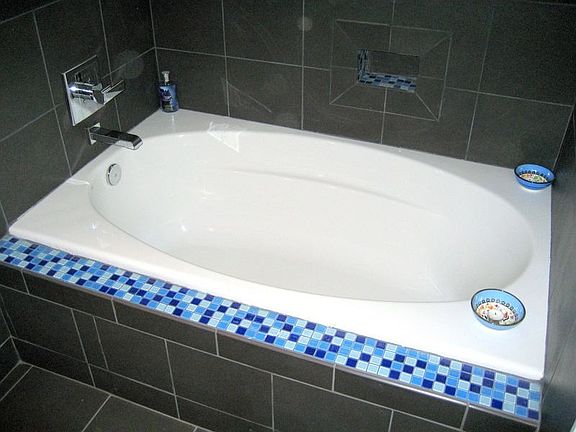 Master bathroom soaking tub 