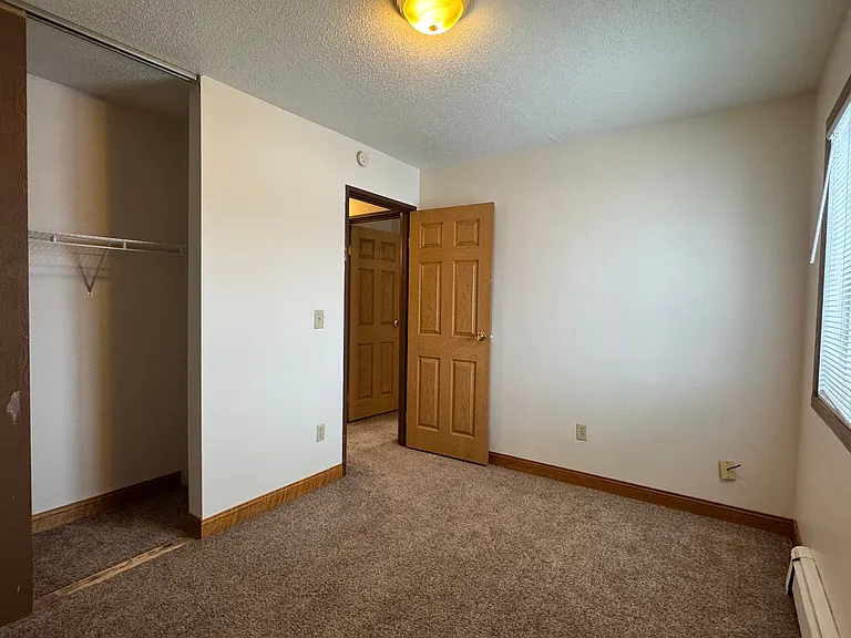 Crestwood Apartments — Photo 22