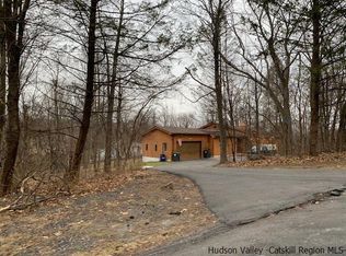 18 Briarwood Ln, Marlboro, NY 12542