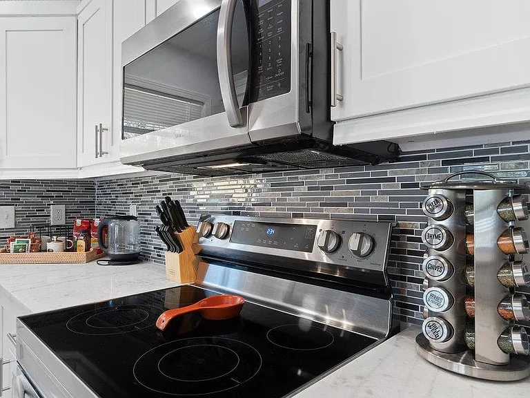 2815 W Lloyd St — Photo 17