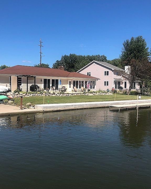 2nd image of 431 River Rd