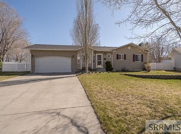 3rd image of 376 Susan Dr