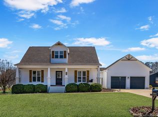 118 Riverwood Dr, Fuquay Varina, NC 27526