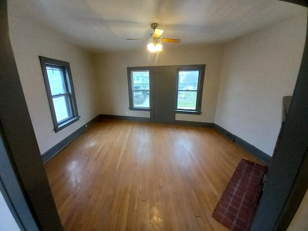 9019 Denison Avenue - 9019 Denison U2 — Photo 2