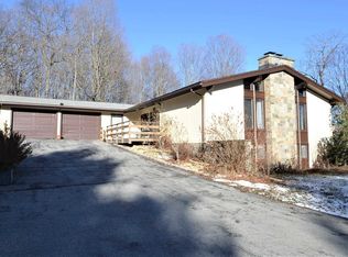 4 Contour Ln, Salt Point, NY 12578