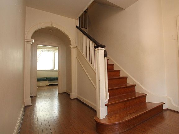 3rd image of 308 Montebello Cir