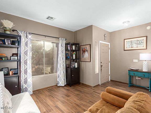 2nd image of 527 E Camino Del Abeto