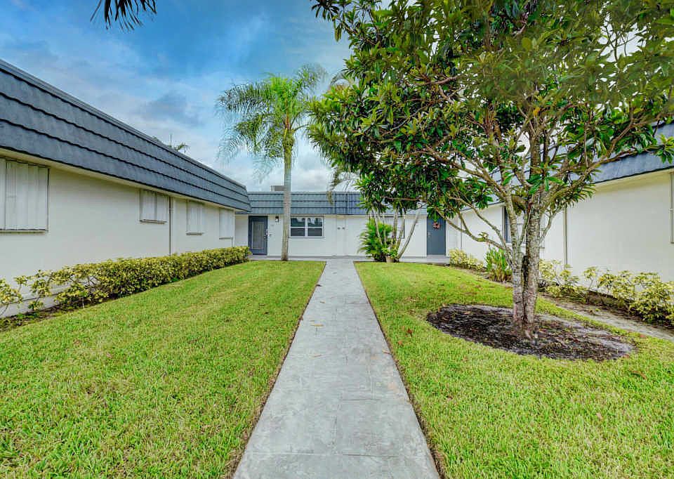 1st image of 76 Waterford Cir #D