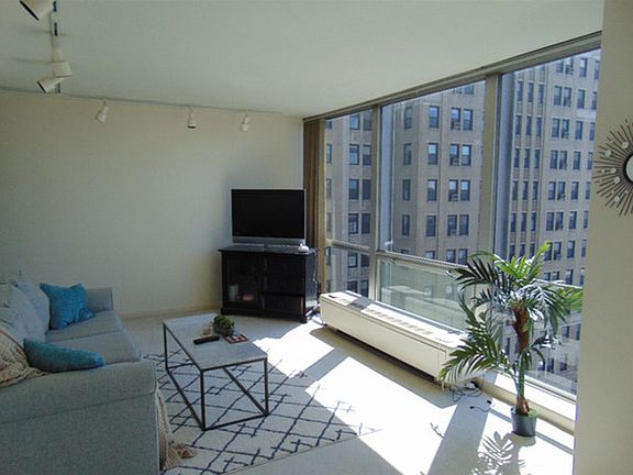 4th image of 2400 N Lakeview Ave APT 1011