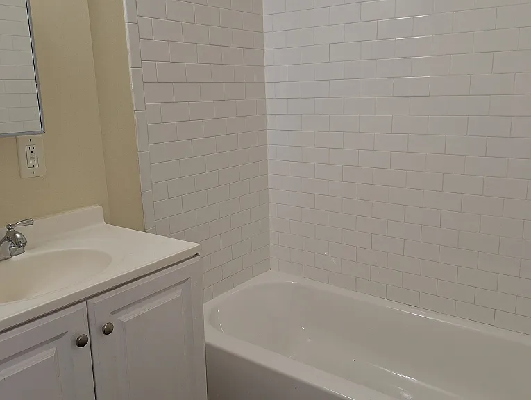 113 Franklin Ave #3 — Photo 4