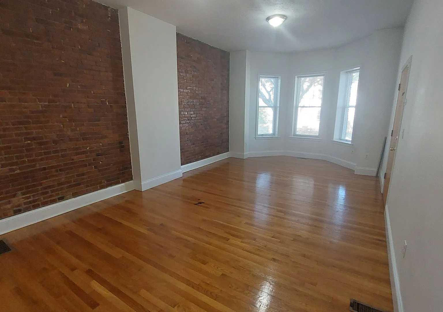76 West Cottage — Photo 1
