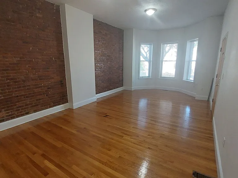 76 West Cottage — Photo 1