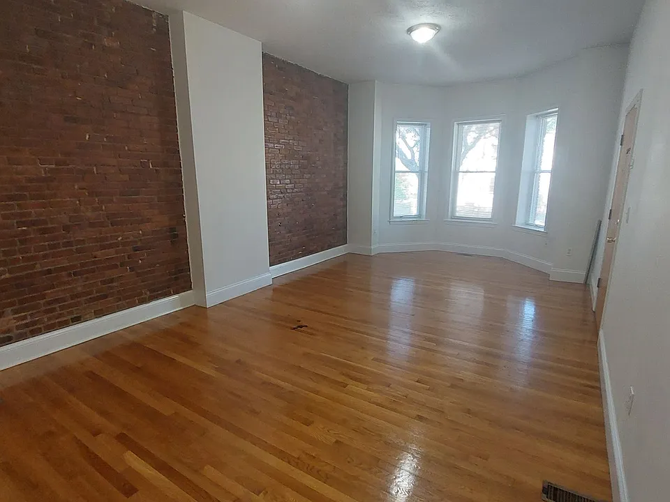 76 West Cottage