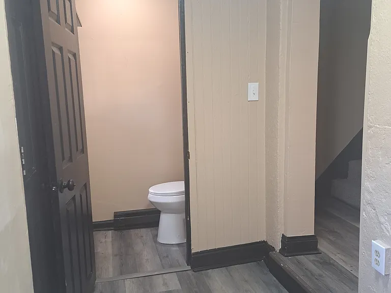 533 Elliger St — Photo 5