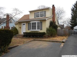 8 Shadowlake Dr, Red Bank, NJ 07701