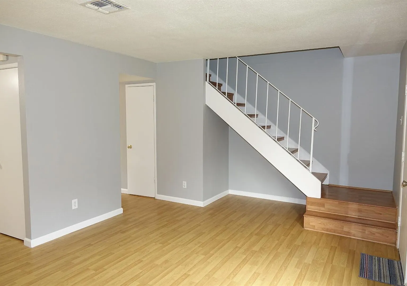 2 Bedroom Townhome Near American River Parkway & Sacramento State — Photo 3