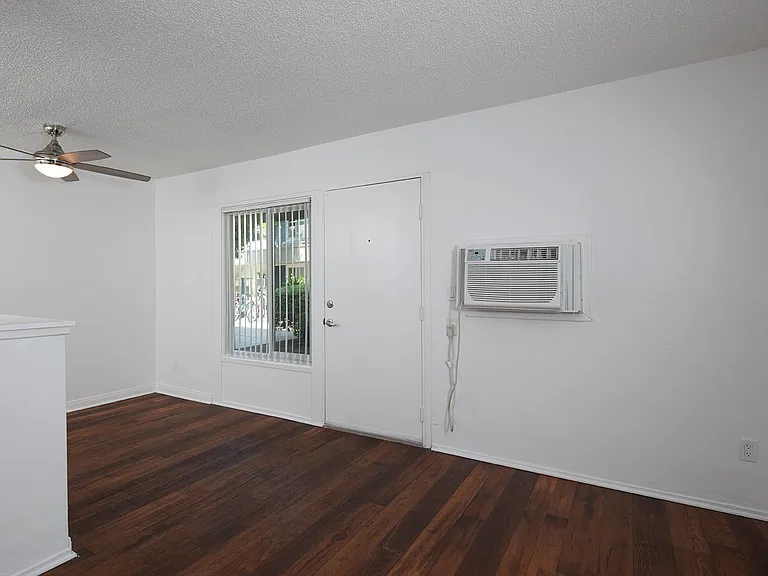 Aztec Pacific Apartments — Photo 26