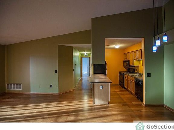3rd image of 2568 Eagles Cir Unit 7