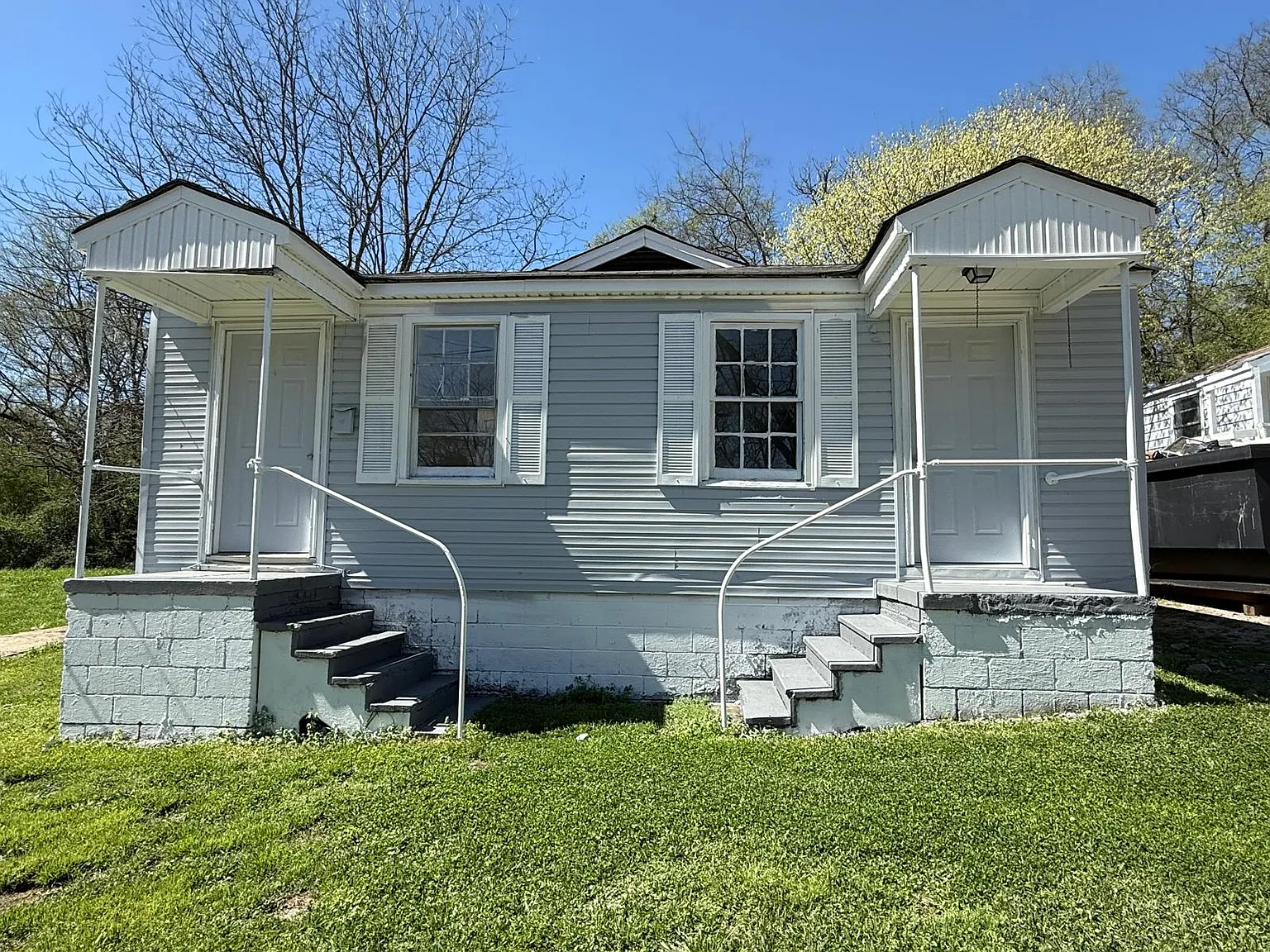3 bed, 1126 sqft, $1,049 — Photo 1