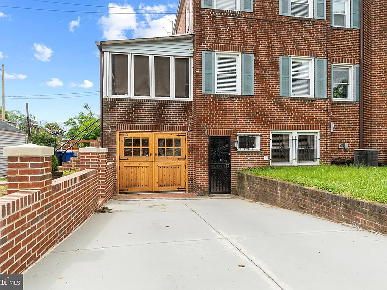 441 21st St NE #B — Photo 2