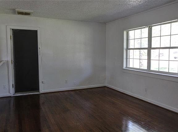 2nd image of 1306 Hillcrest St
