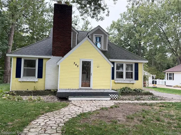 345 Colonial Ln, Algonac, MI 48001