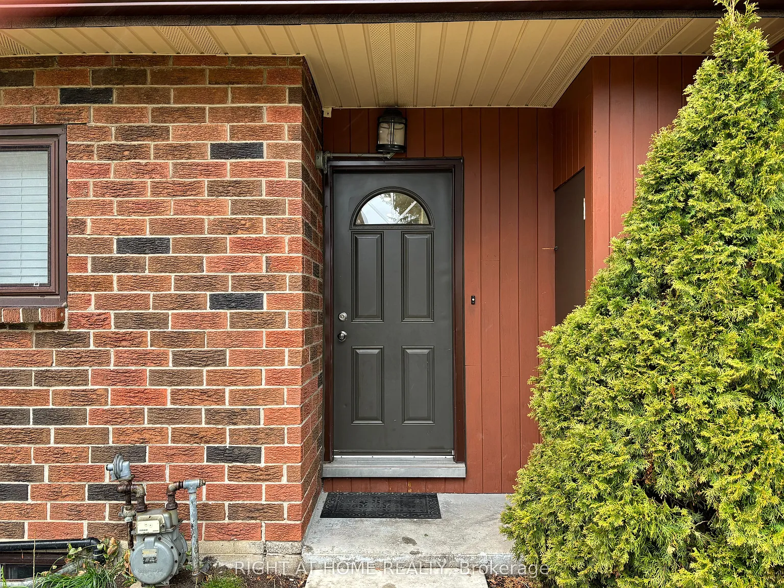 4 bed, $2,800 — Photo 2