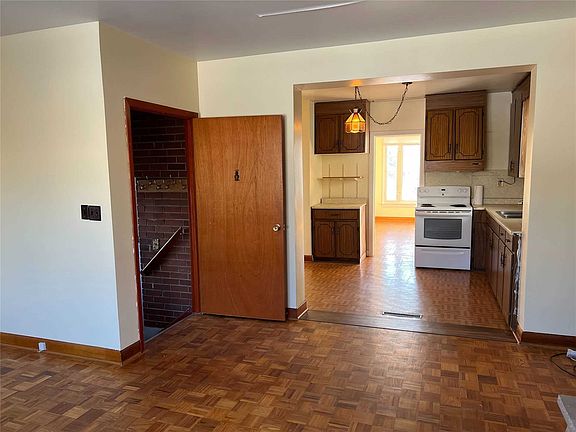 5th image of 239 Margaret Dr