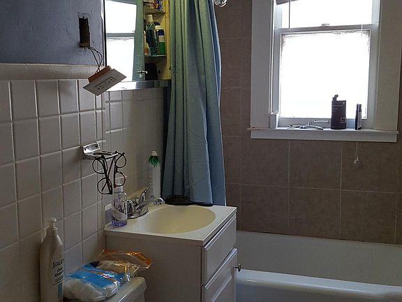 3rd image of 3157 Lehman St
