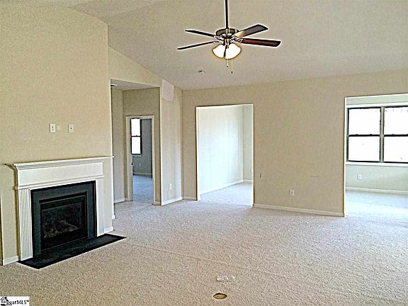 4th image of 131 Waltzing Vine Ln