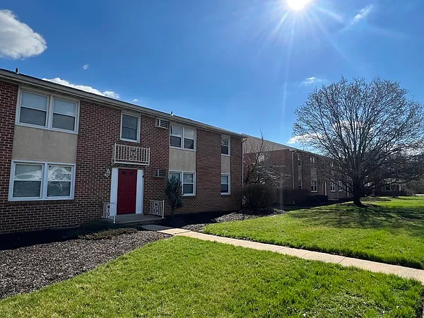 2 bed, $1,295 — Photo 1