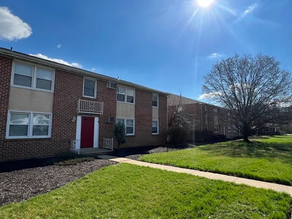 2051 N Susquehanna Trl APT B, York, PA 17404