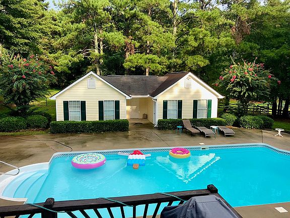 Pool house and shop