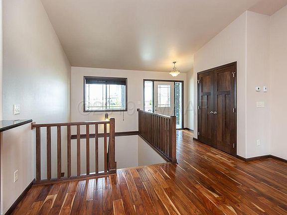 5th image of 613 27th Ave W