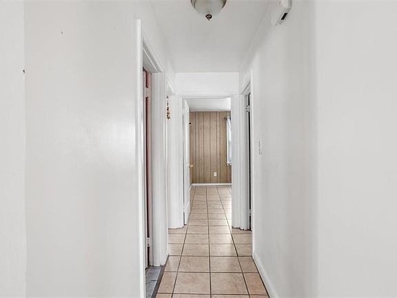 5th image of 39 Clinton St