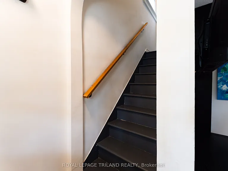 326 Smith St — Photo 20